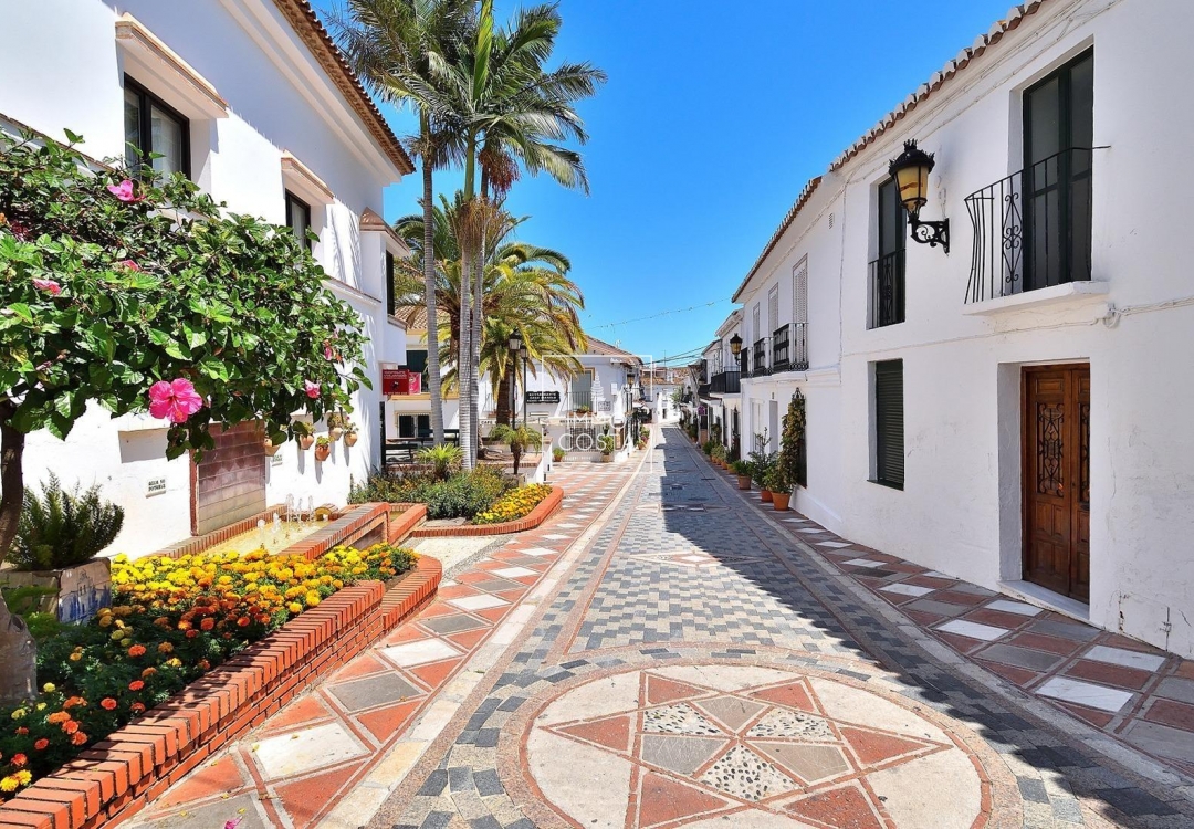 Nowy budynek - Daszek - Torremolinos