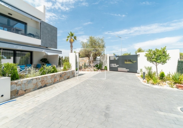 Nowy budynek - Bungalow - Torrevieja - Los Balcones