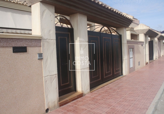 Nowy budynek - Kamienica - Torrevieja